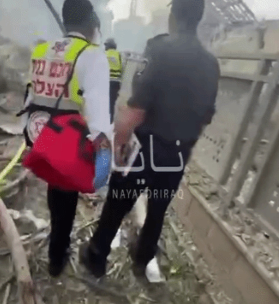 防空洞炸塌以色列人被困。希伯来语媒体报道：6月22日早上一枚伊朗导弹打在特拉