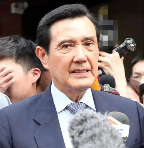 坚决反对非和平统一，实质就是抗拒统一。马英九想用这种话术，把自己放在道德高地上，