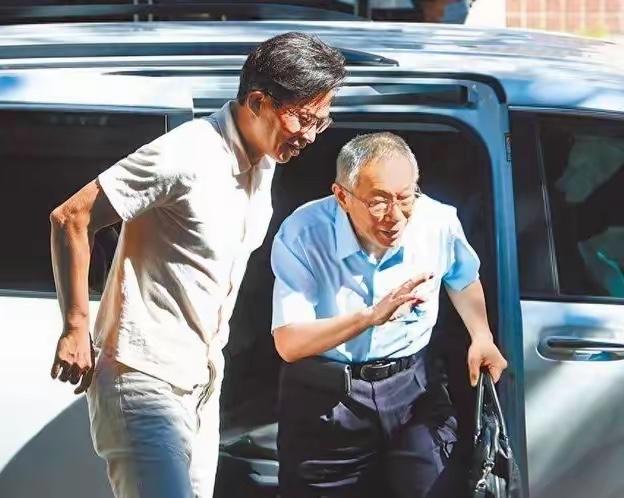 黄国昌和柯文哲决裂了，这次大家都挺黄国昌！黄国昌昨天在新北开记者会，他说决不