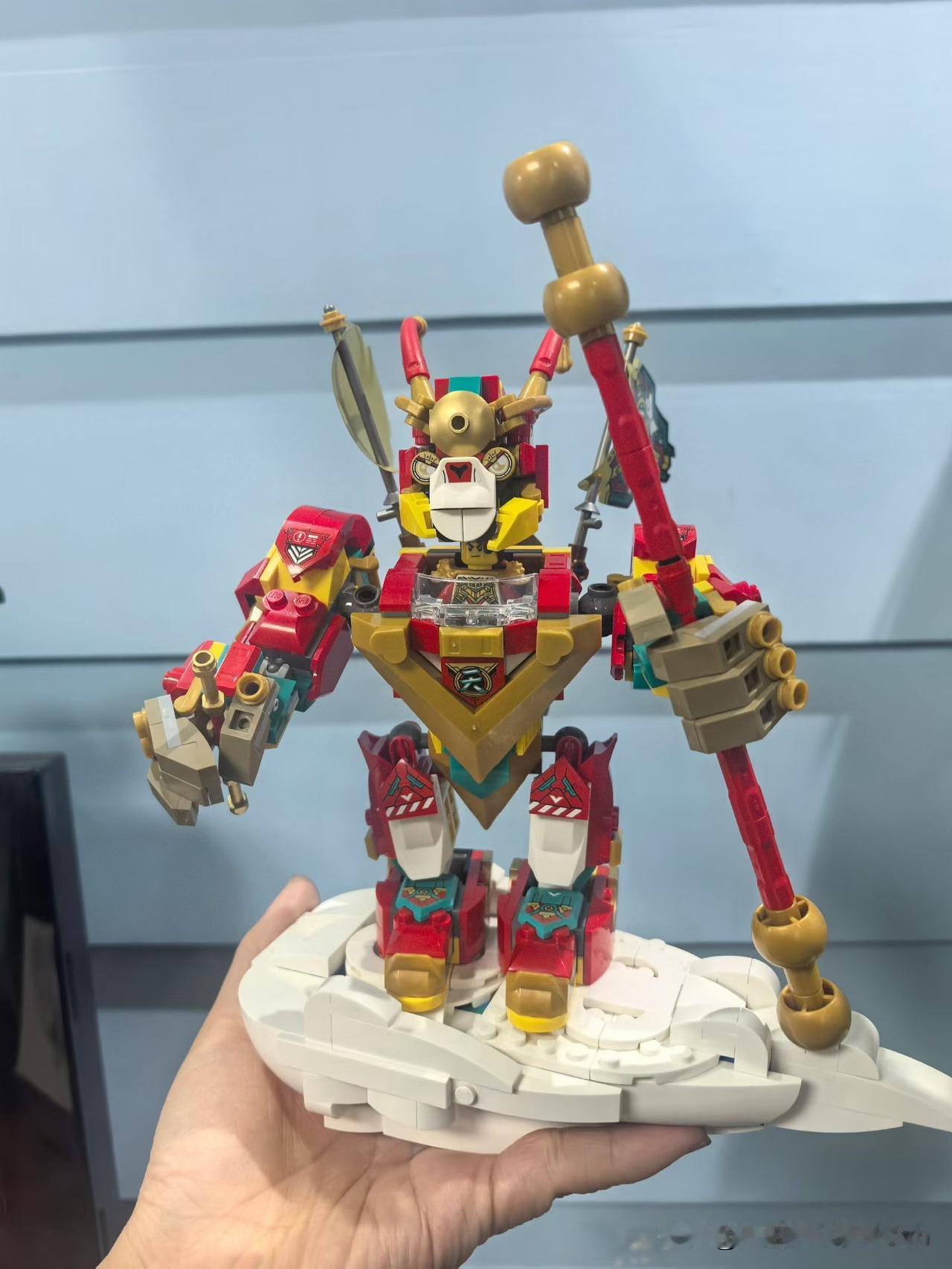 小朋友自己动手拼成的玩具