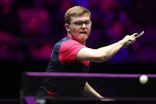 刚刚结束了一场WTT重庆冠军赛男单半决赛较量，男单世界排名第6的法国19岁新星，