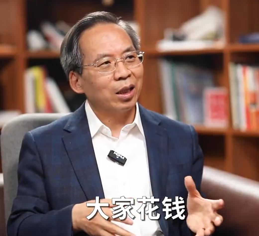 “从宏观看，大家越花钱，才能越有钱”中国财政科学研究院研究员刘尚希如上表示。