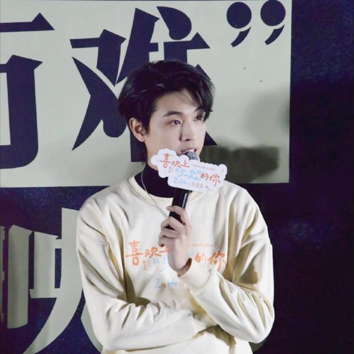 秦霄贤新电影《喜欢上欠欠的你》首映！德云社师哥阎鹤祥、杨九郎、何九华参加了首映礼