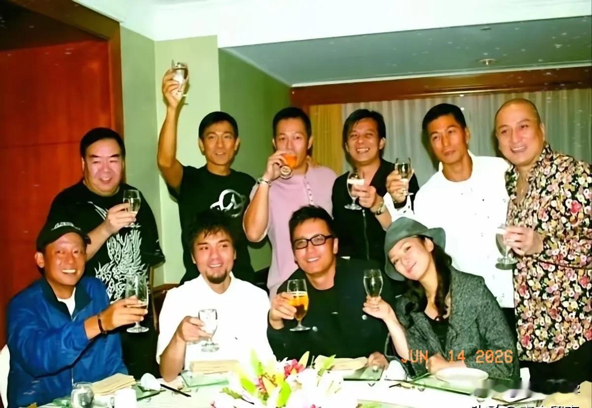 聊一个饭局，2007年，刘德华上海演唱会结束。他自己掏了15万，在四季酒店摆了