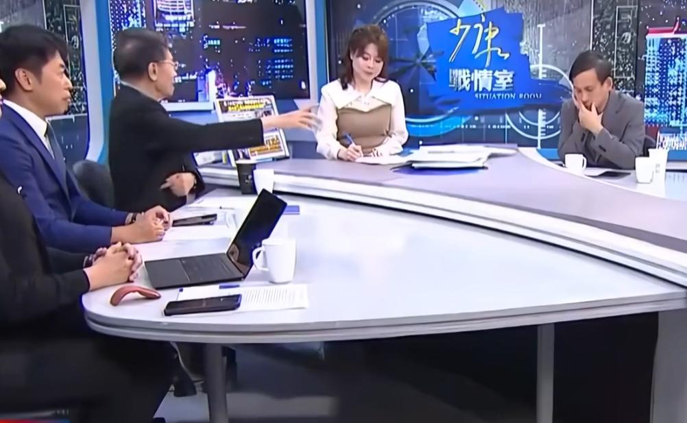 绿营这是彻底魔怔了！竟妄想把"二战战胜国"头衔从大陆头上生生剥走。岛内名嘴当场反