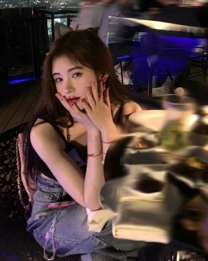 鞠婧祎貌似很好吃的样子原来快乐可以这么简单！鞠婧祎吃白开水泡饭的满足感，把“貌