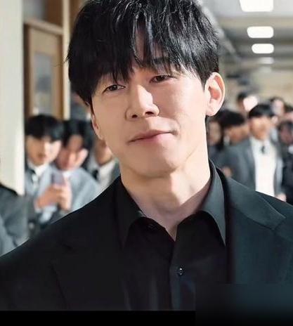 最近有个韩国演员，叫金武烈。演技确实好，《铁拳教育》、《犯罪都市4》，都说他演