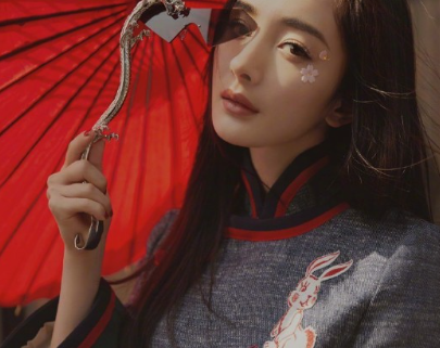 杨幂时尚写真，浪漫唯美满满的气息