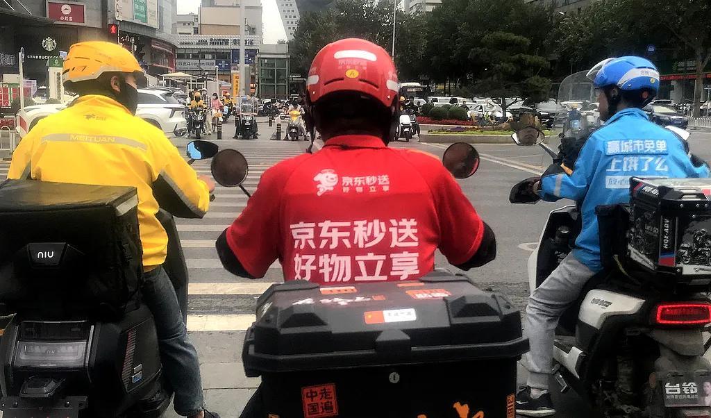 财政养不起，公务员靠自己？女干部兼职骑手一年送了6400单外卖江西一位女干部