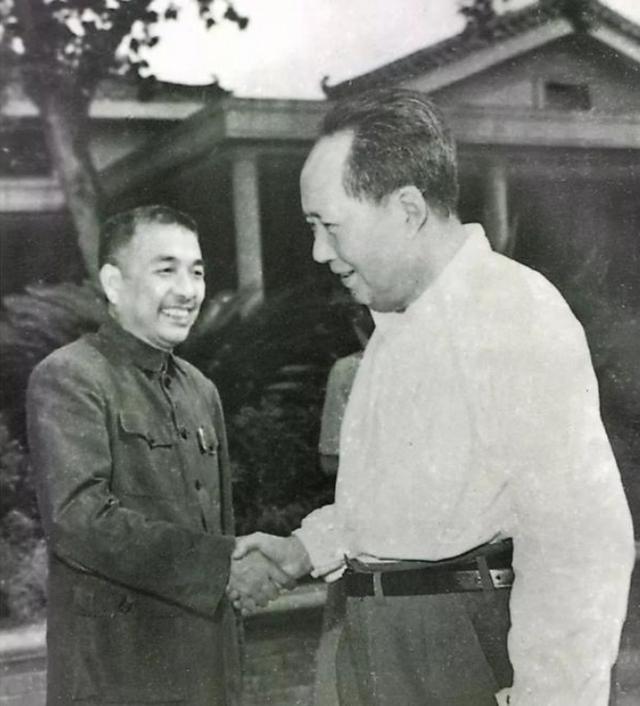 1932年，红军打下漳州。陶铸火速赶到漳州要物资，被婉拒后怒怼红一军团不地道，毛