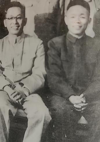 1986年深秋，病床上的韩先楚握着儿子的手，突然说了句让家人震惊的话：“我这辈子