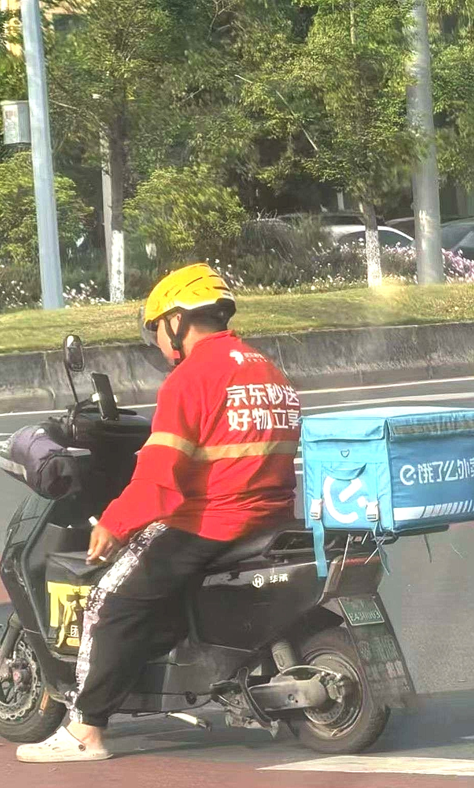这算是给哪家打工😓