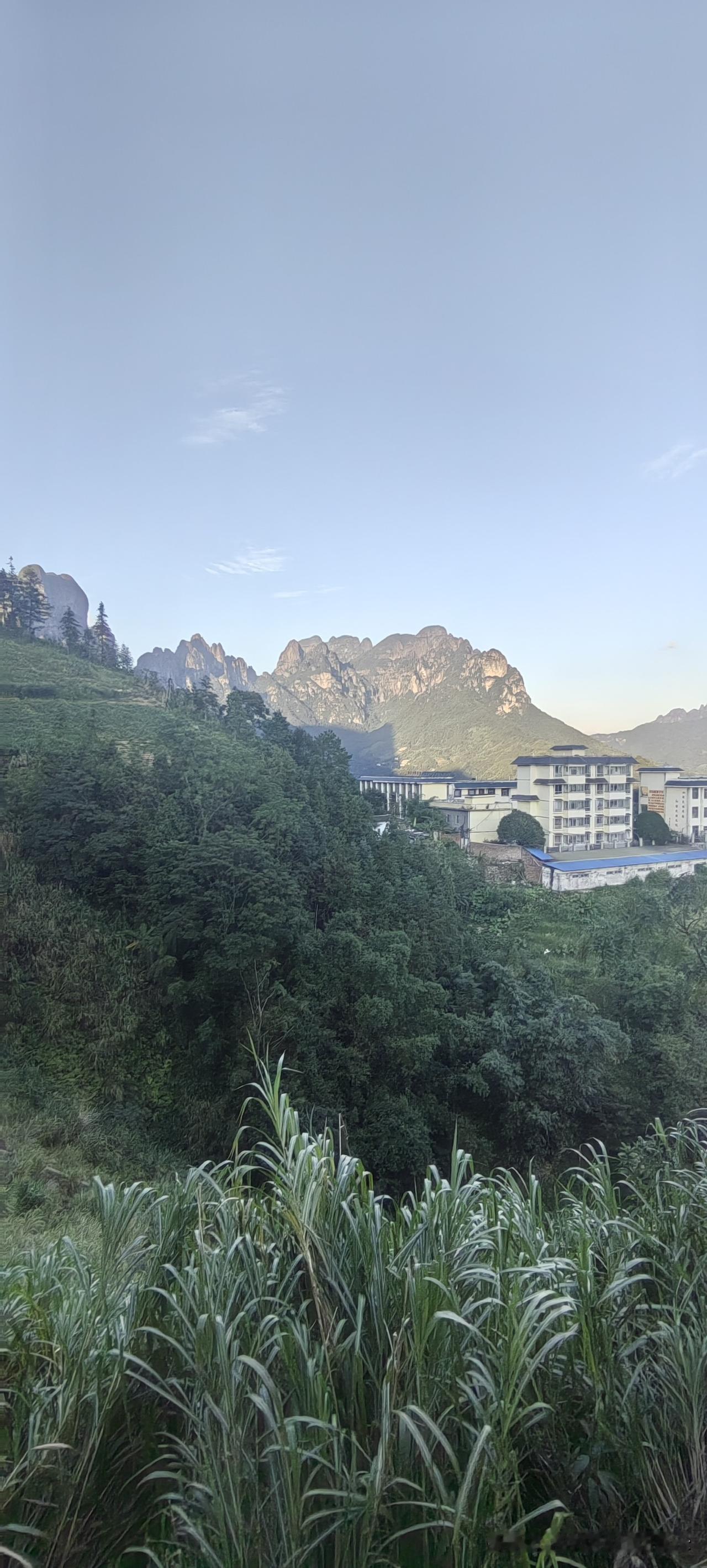 崖悬上的风景