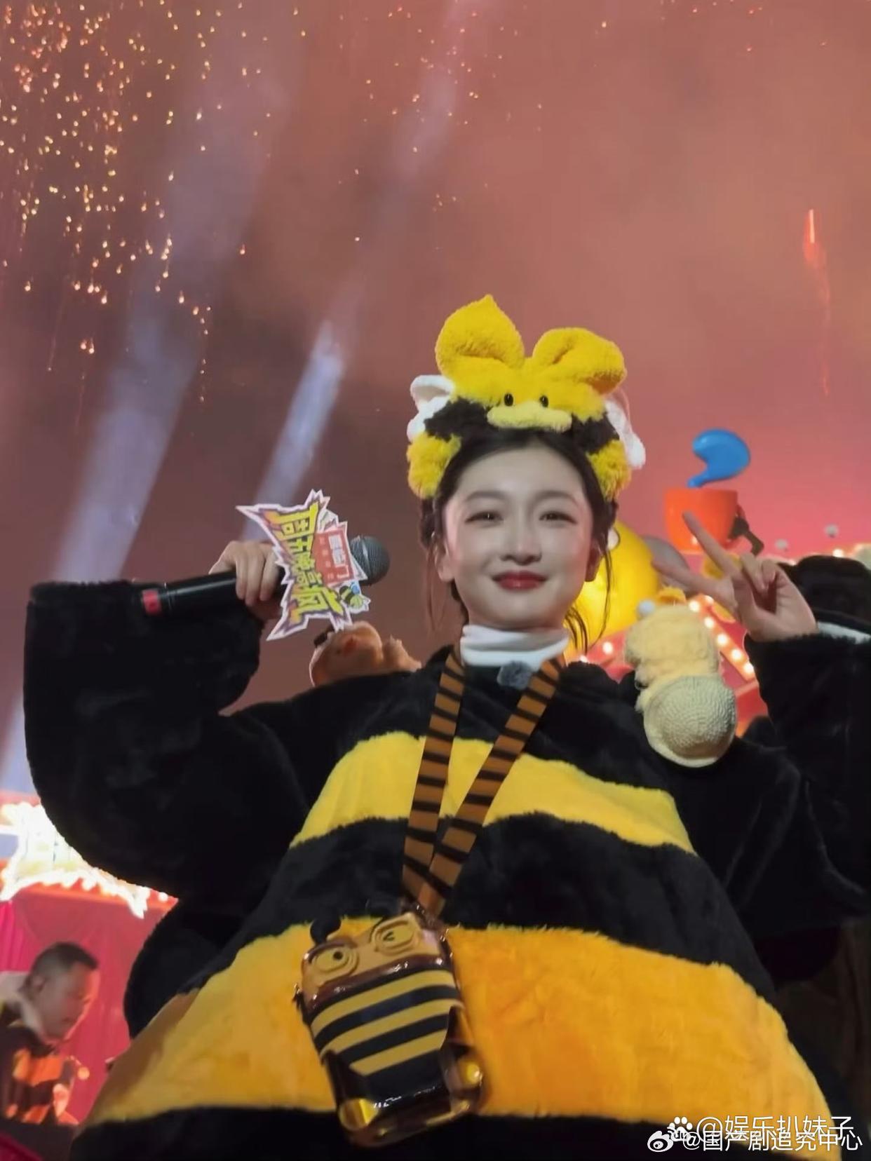 1.周冬雨在综艺里自曝自己跟余文乐录恋综的时候很走心，她当时是付出了真感情，但余