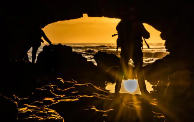 剑拔弩张！伊朗精锐“塔卡瓦兰”突现南部海岸，美伊博弈进入深水区4月13日，来