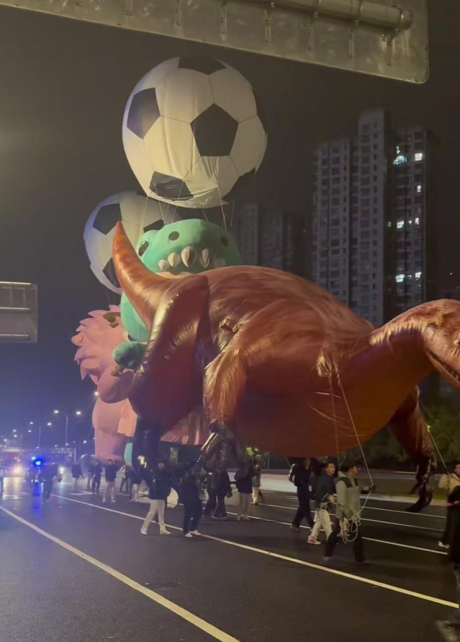 常州3:0赢下南通后，球迷们连夜进行胜利大巡游，第二天都等不及了！不知道的还以为