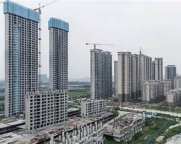 我国前20大房产商近况如下：1.恒大（没救了）2.世茂（已爆雷）3.碧桂园