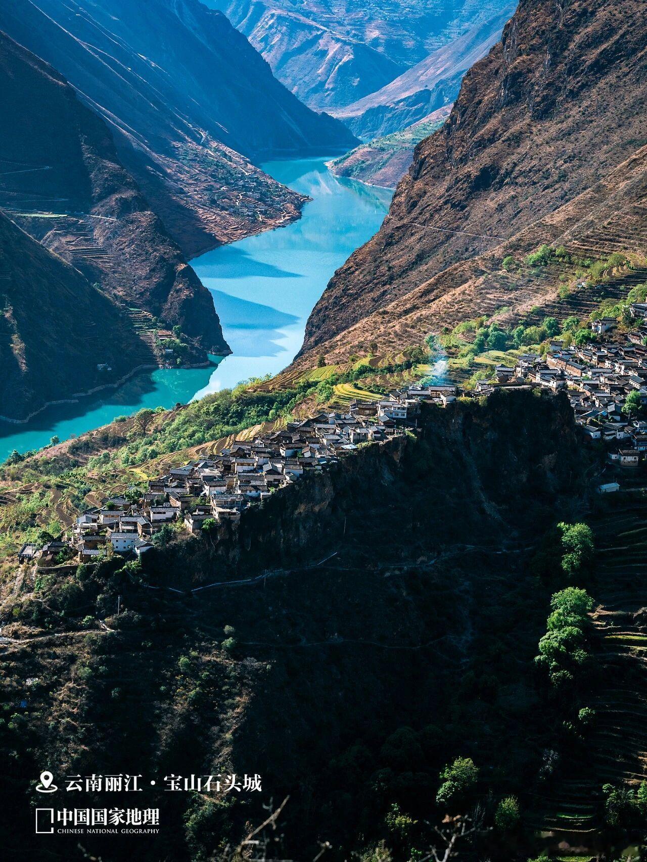 谁不曾幻想住在云端？脚下万丈峡谷，抬手触云海，中国这几座悬崖村，把“惊险”与