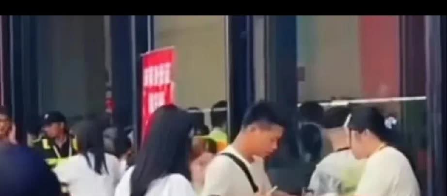 凭演唱会门票还能获取回礼？参加刀郎重庆演唱会的歌迷朋友们既幸运又有福气啊！谁都没