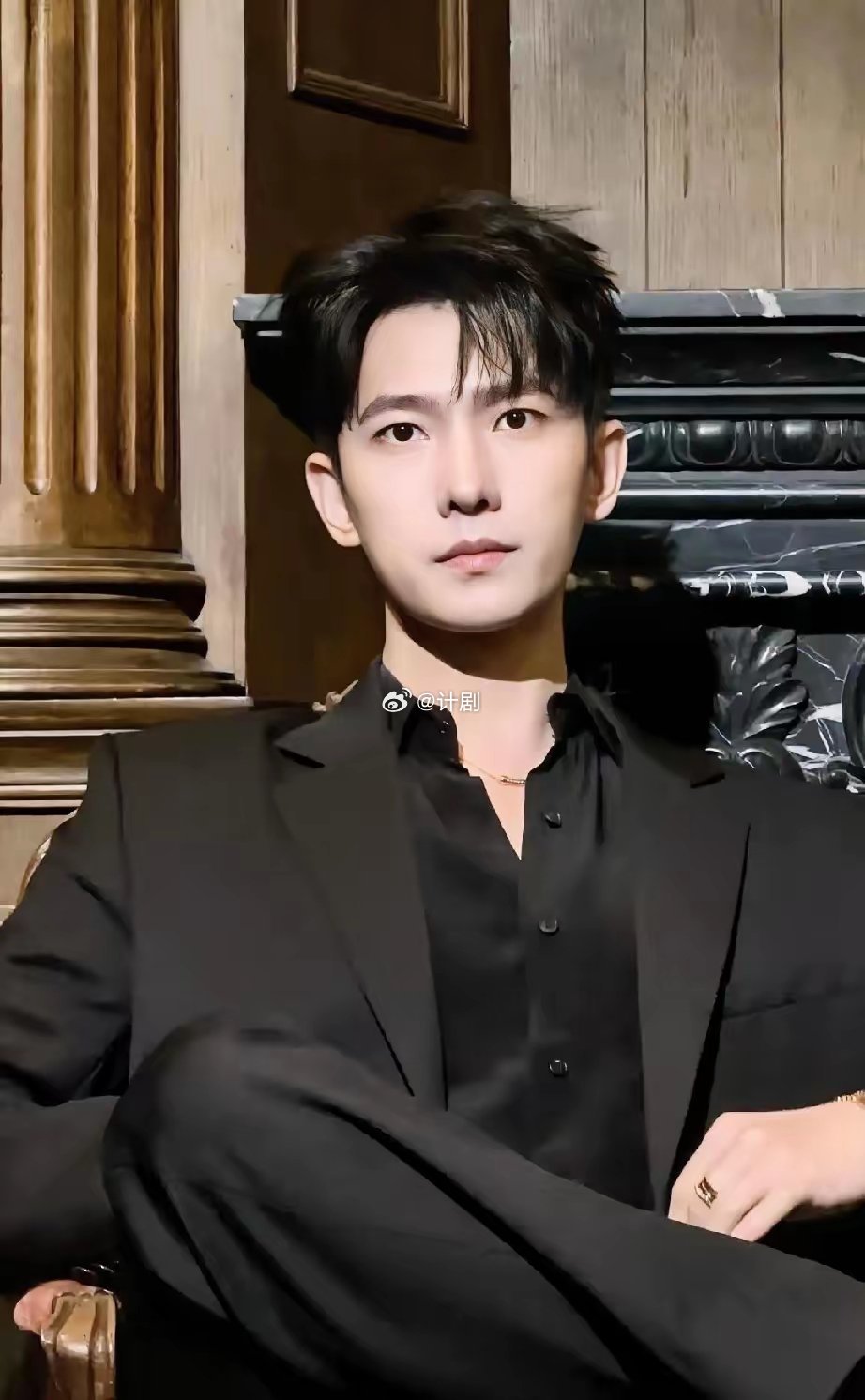 你可以说，杨洋演技有点端着，也可以说，杨洋表情不够丰富，但真的，没有一个人，可以