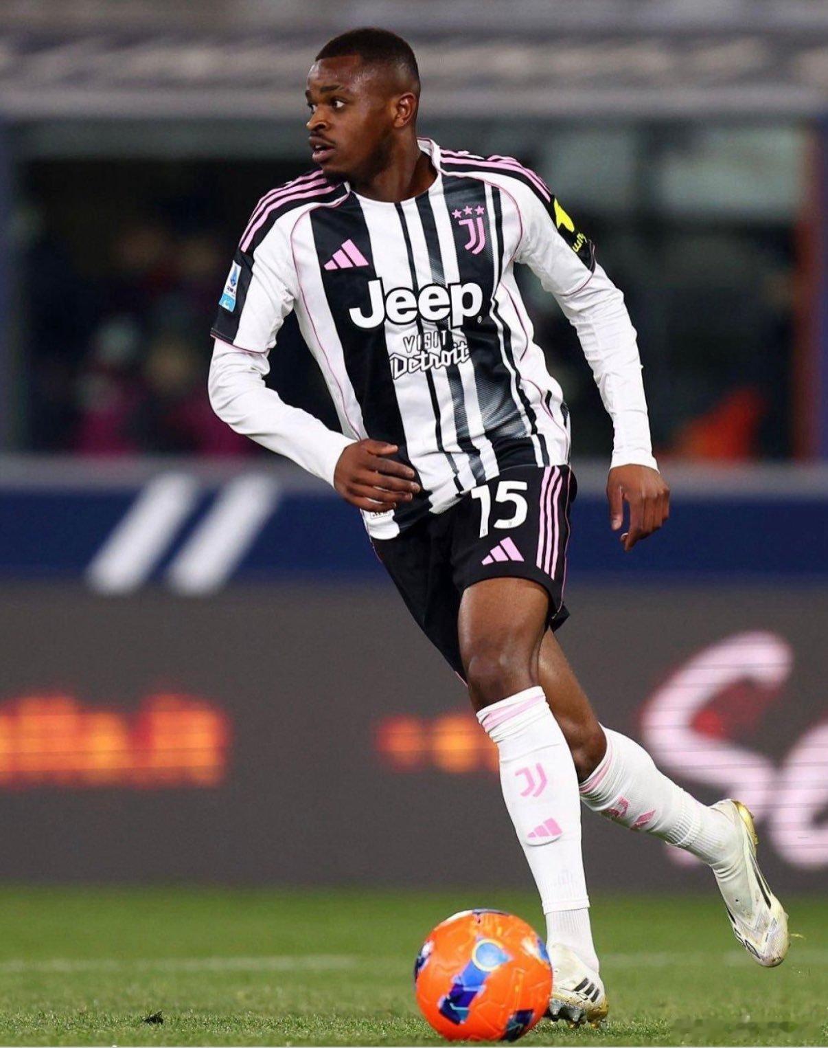 卡驴驴本赛季至今打满了尤文图斯的每一分钟，他是尤文图斯不折不扣的无闻英雄。整个秋