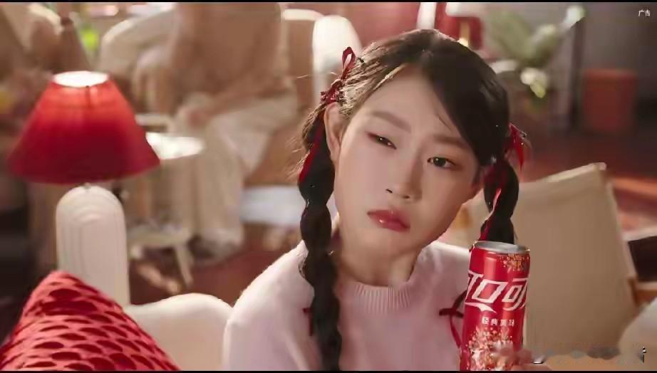 多好的父女两怎么就被抵制，小沈阳和女儿竟然成了饮料的代言，网友很多留言以后不买了