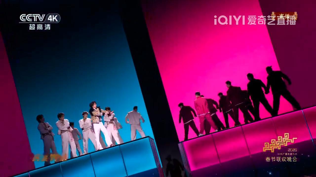 两个人特别动感，应该是王一博和郭富城第一次合作吧？想不到默契程度这么好，而且我真