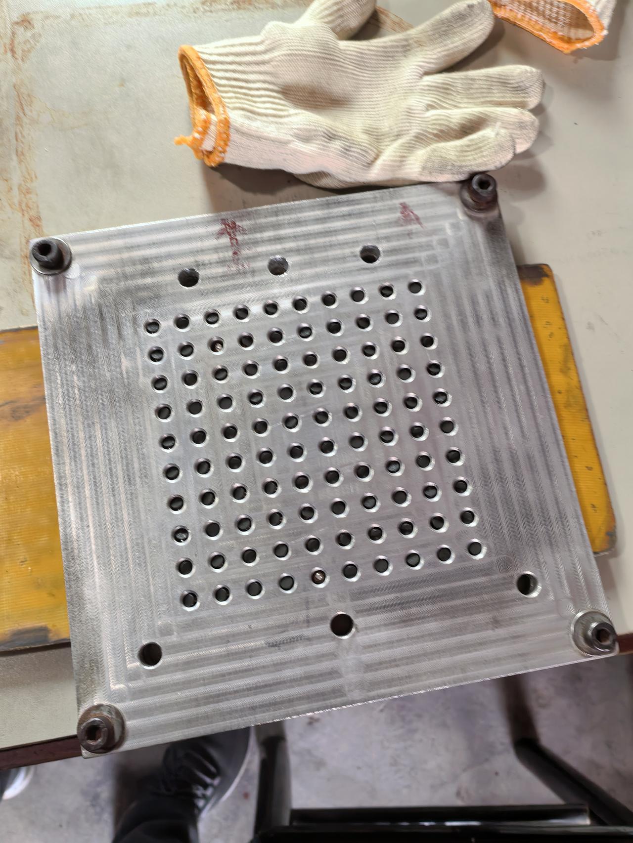 昨天老板告诉我。工作时间由8个小时调整为7个小时。之前每天上班时间是早上8点到中