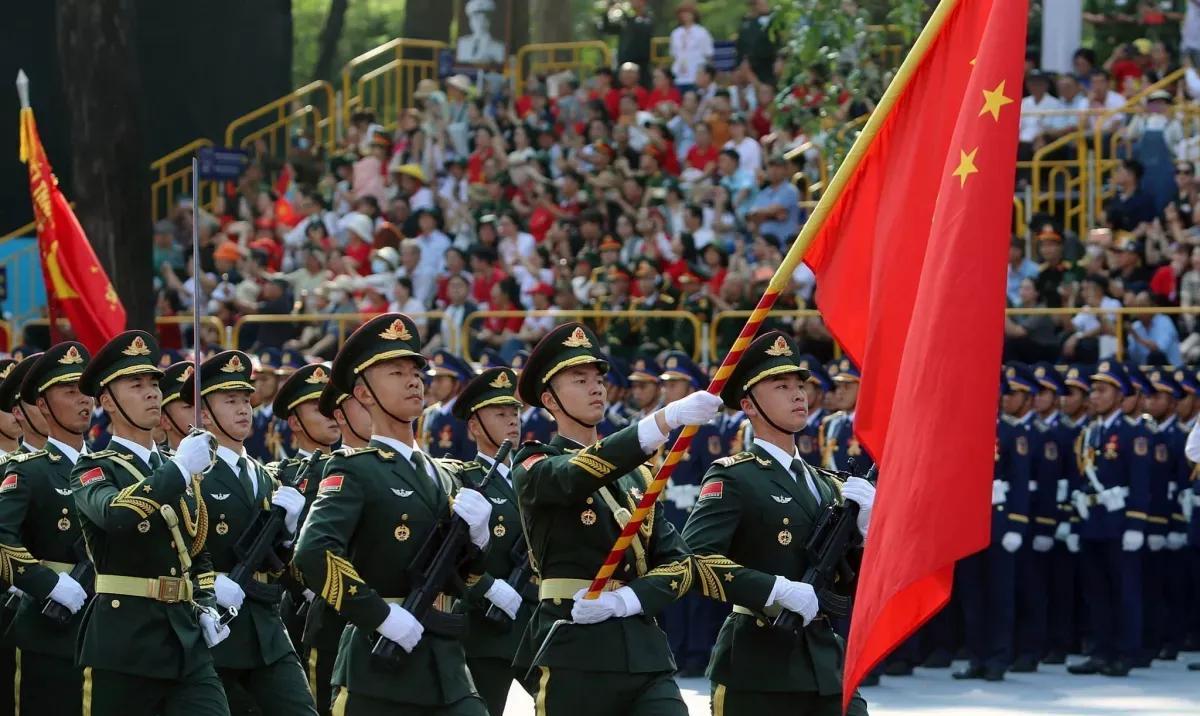越南刚与美国签协议，又向中方发“阅兵邀请”，4个月后又想在河内看到解放军？据多