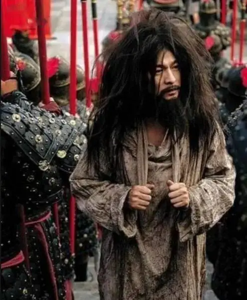 1645年冬，有个文人看到一个乞丐，力大无穷，便给对方20两银子，让其去参军。多