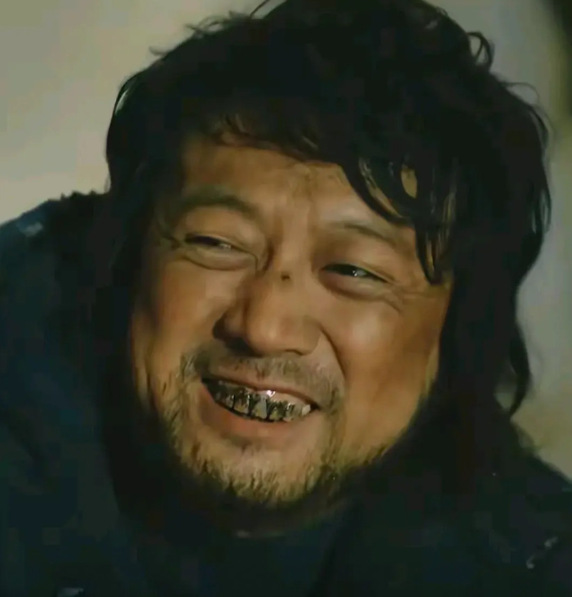 继续追剧《刑警的日子》。一开始，以为曹炳琨饰演的吸毒者李巍，没有那么多戏份，
