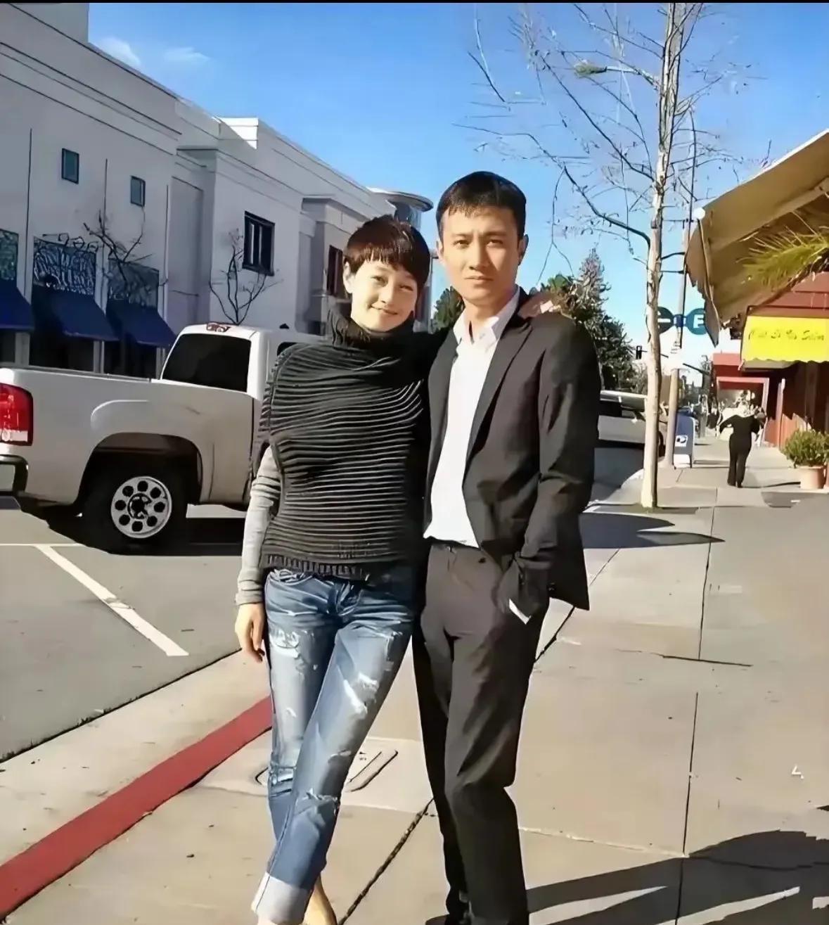 十年的时间说长不长，说短不短，放下一个人完全可以，但马伊俐不行，因为文章永远
