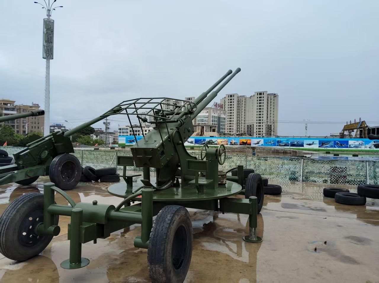 阿三:鹰酱，听说你家的无人侦察机在黄海坠毁啦？鹰酱: