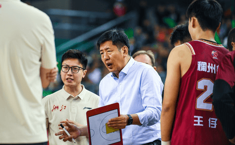 丁伟: 刚刚看见有队员在掉眼泪, 这就是成长的代价