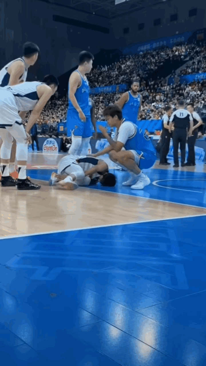 徐杰意外受伤，人情冷暖在赵睿和周琦两个人身上体现得淋漓尽致。赵睿是真兄弟，由徐杰