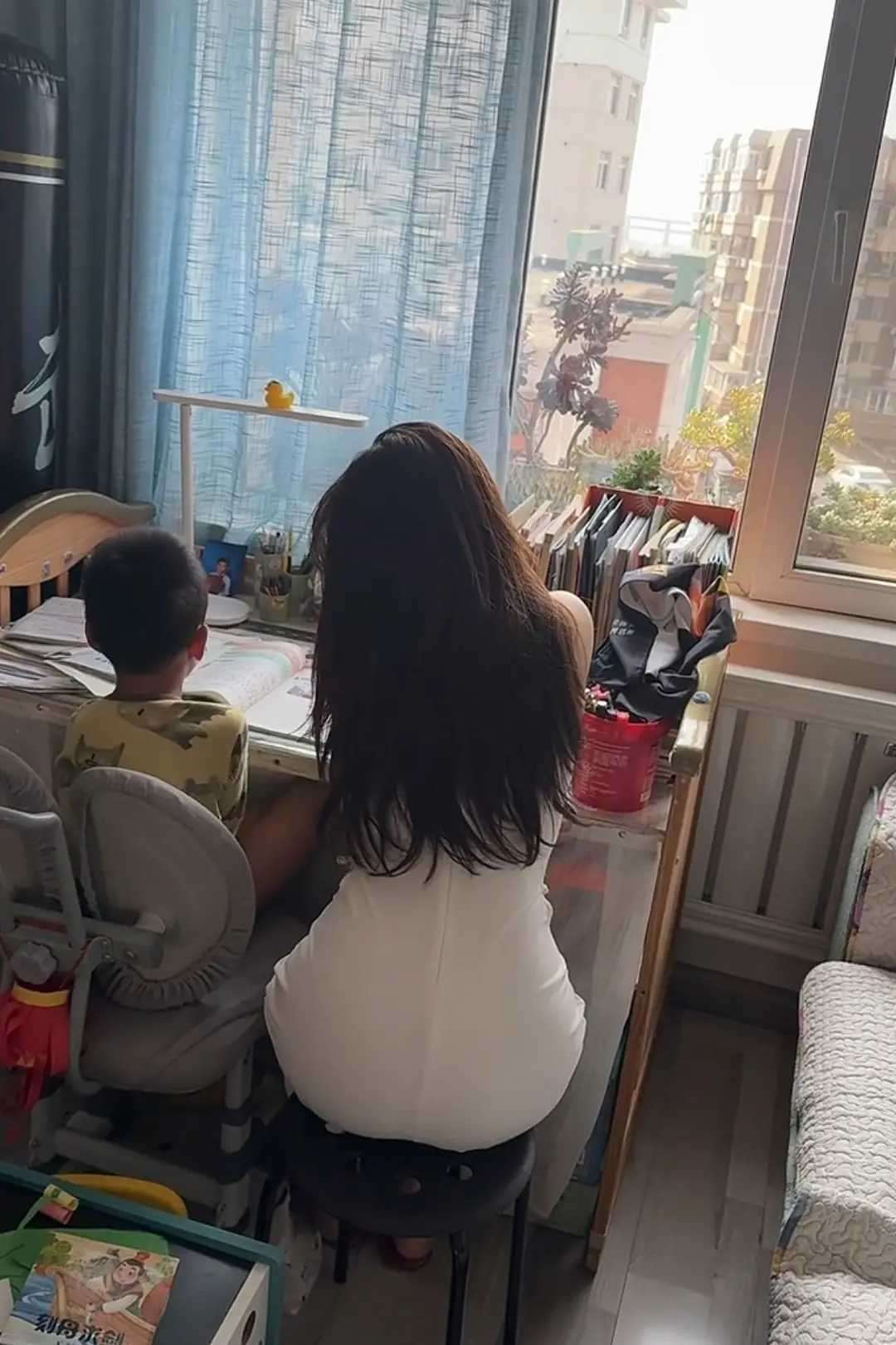 人到中年，有什么比陪孩子写作业更头疼的事情？