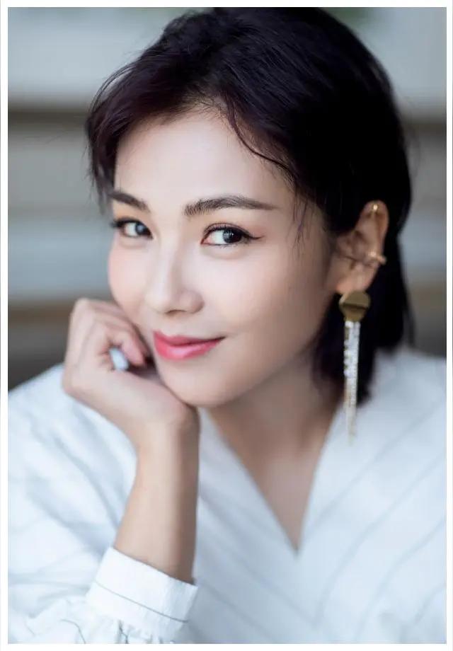 刘涛明智的选择！著名影星刘涛决定暂时不拍电影电视剧了，改向综艺发展？为啥呢？为了