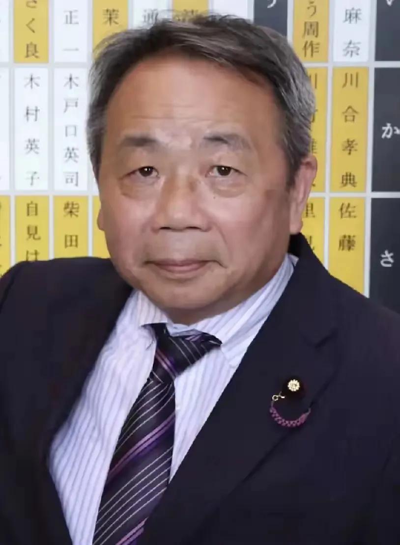 4月22日，就在126名日本议员集体去靖国神社“拜鬼”的同一天，队伍里有一个让中