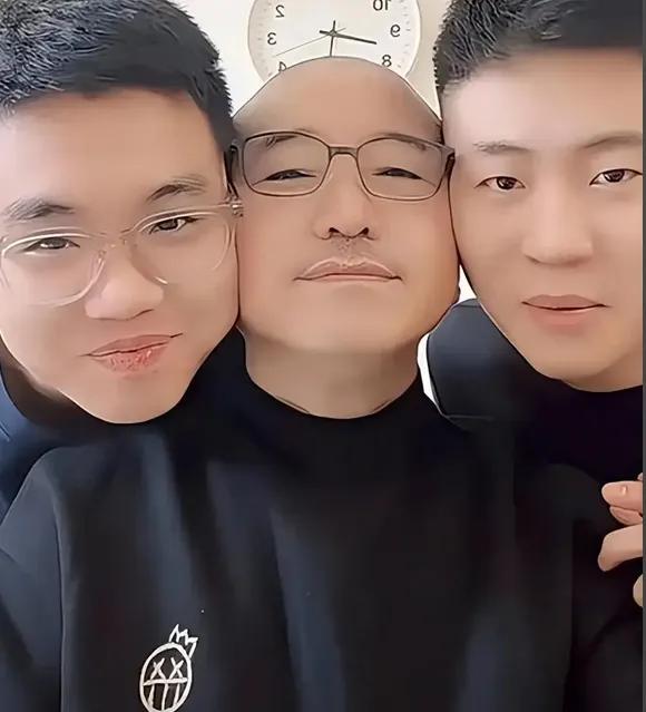 李琳力捧王梓嘉，温美玲全力支持王亮，哥俩各回各家、各找各妈都没毛病。其实，粉丝们