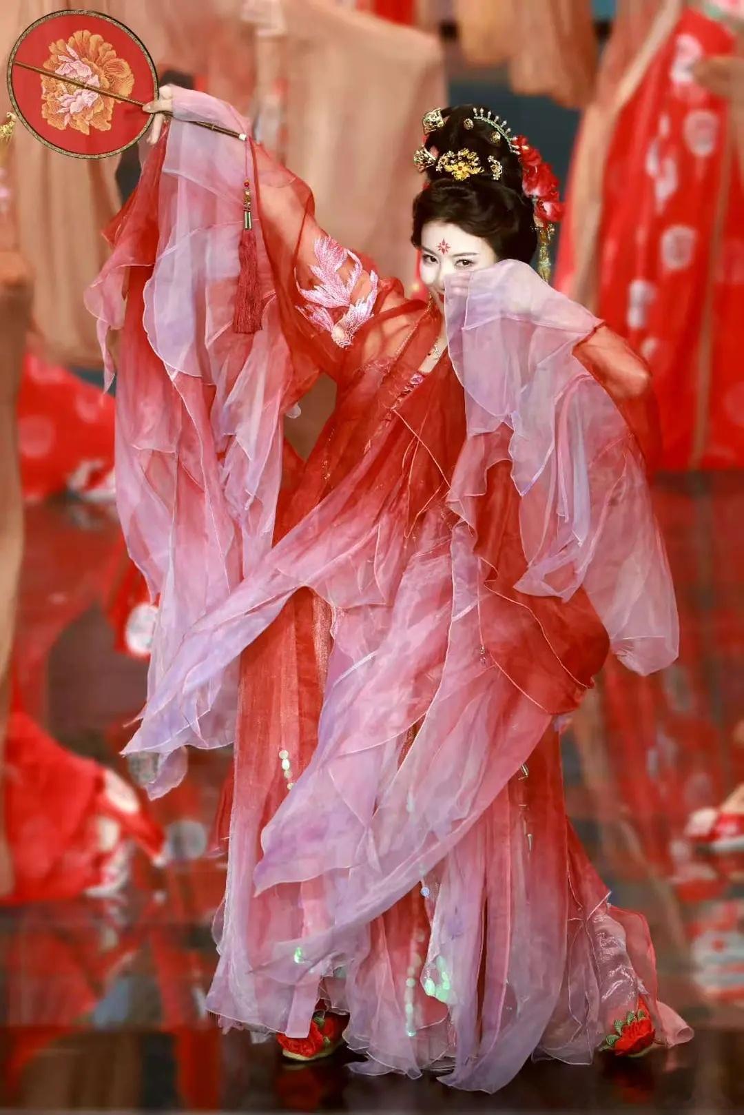 镖人里的两大越剧演员分别饰演燕子娘的李云霄，阿育娅的陈丽君​​​