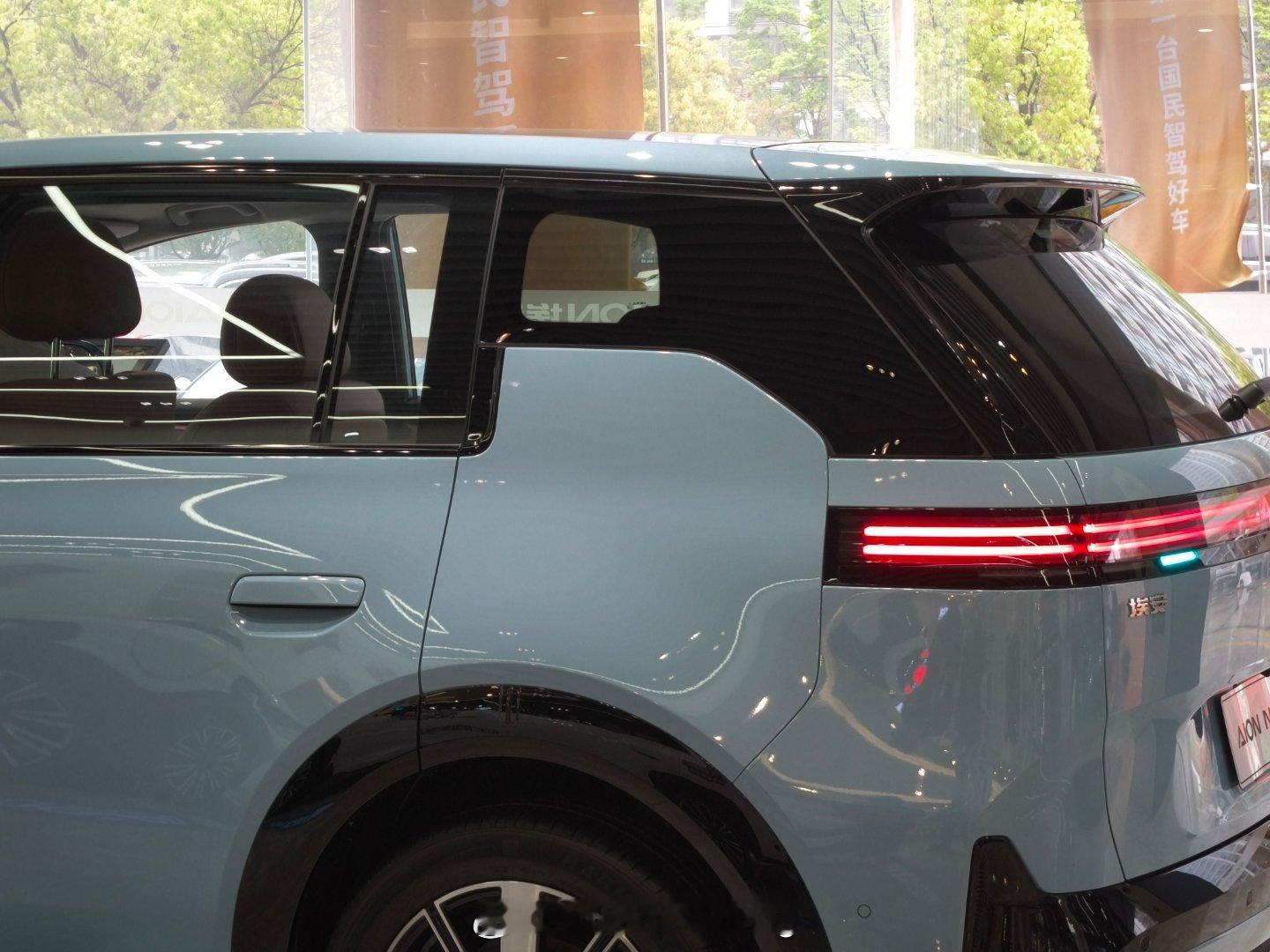 三四口之家正常过日子不需要比这更大的车了。