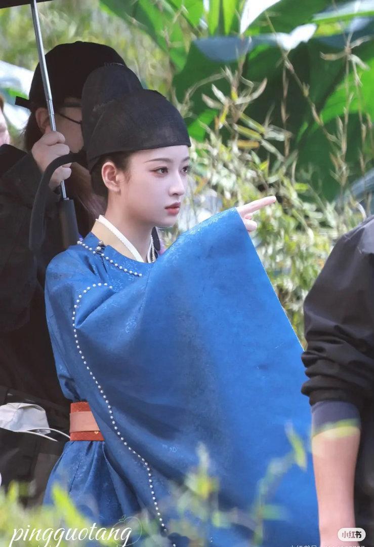 好像李冰冰那个角色的打扮啊