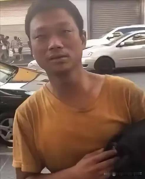 2002年，17岁的四川沐川少年万永福，跟随远洋渔船远赴南美捕鱼。出海半年后，所