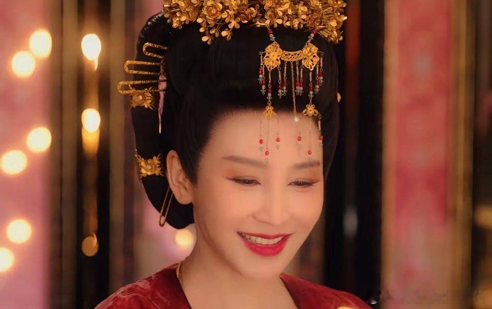 最新的《唐朝诡事录》开播了。真的要被网友们笑死了。“长公主磨皮”一举登上热搜。片