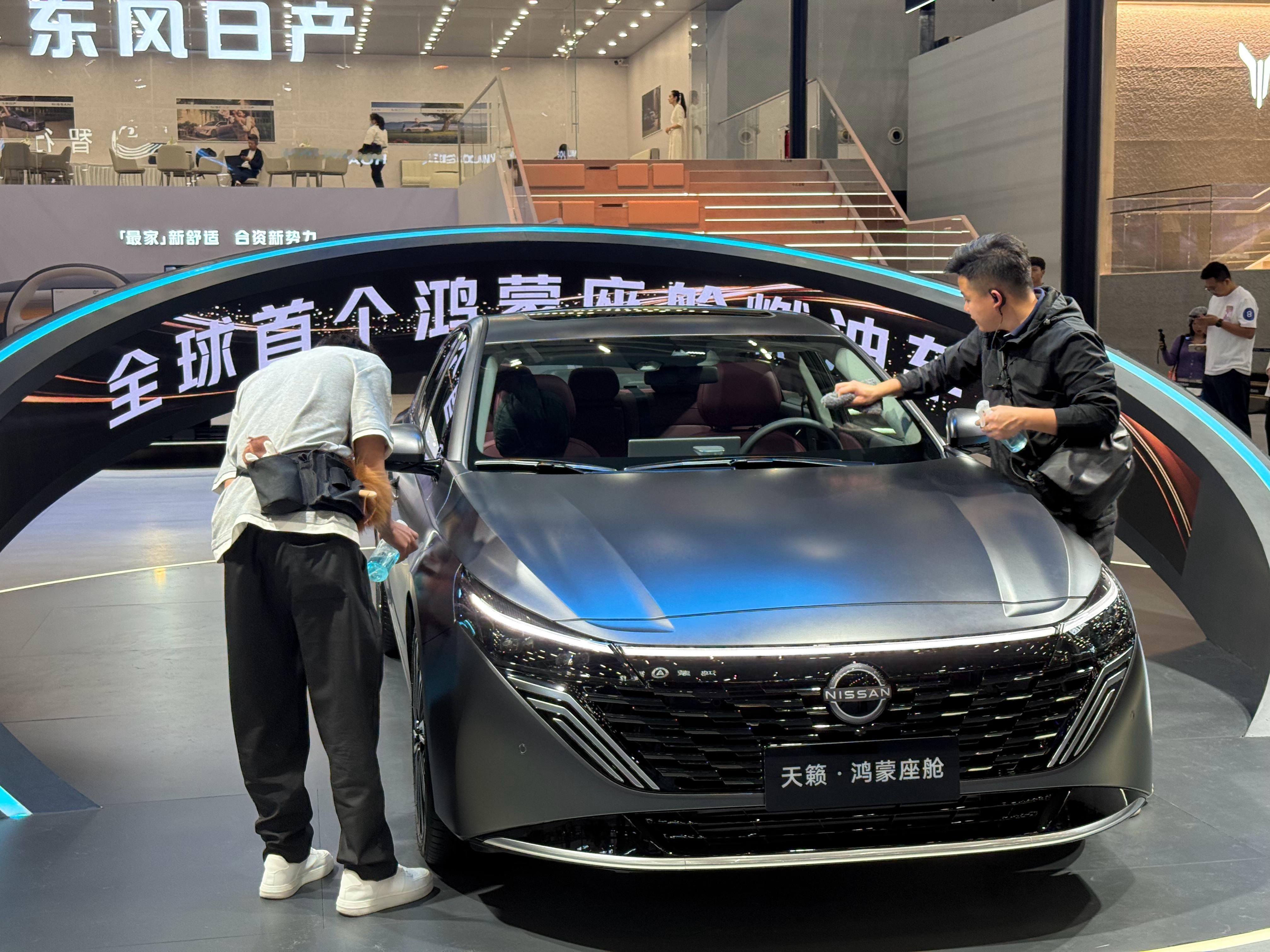 今天在日产展台最大的感官就是他变了，N6、N7让我看到了他在纯电领域的决心，燃