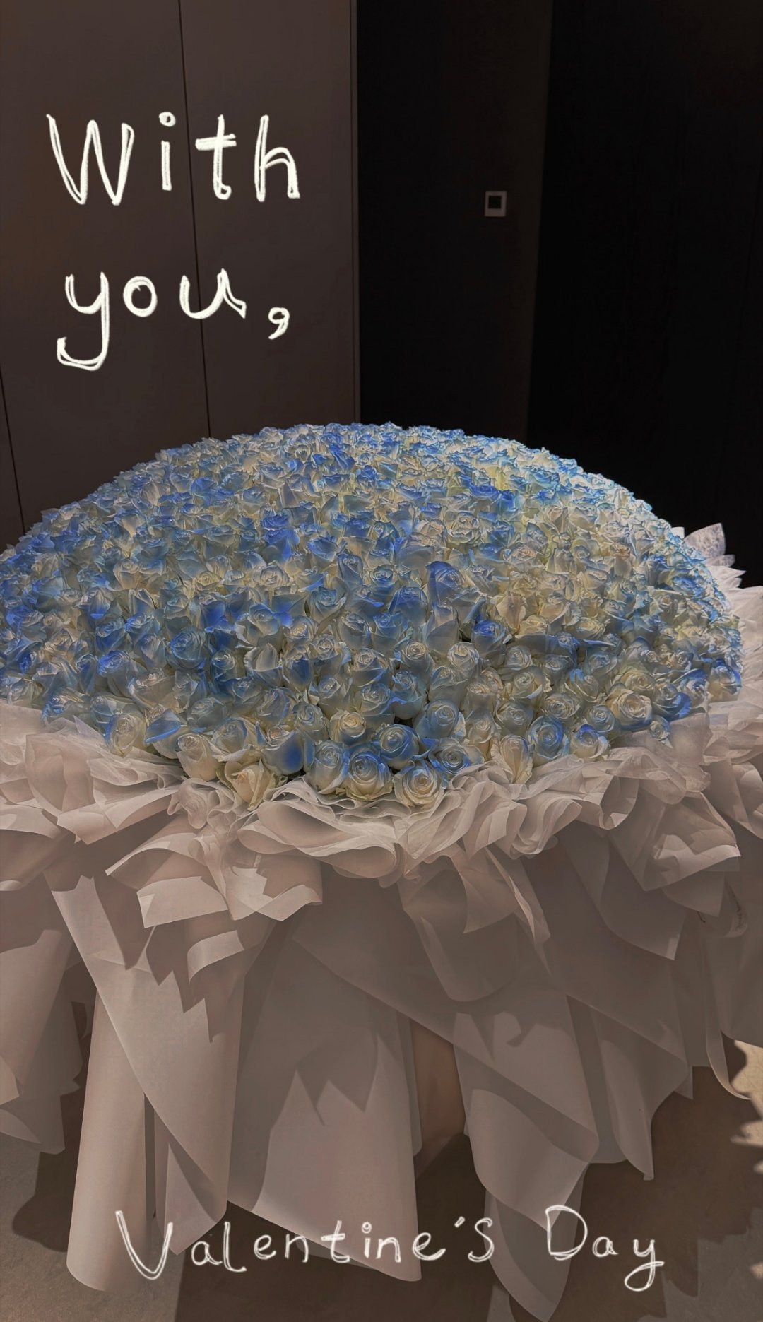 情人节，杜淳给老婆王灿送花，好大一束！