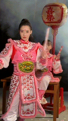 张柏芝英歌舞变装张柏芝宣传潮汕非遗英歌舞啦！这个变装好飒啊，镜头一转我眼睛都亮