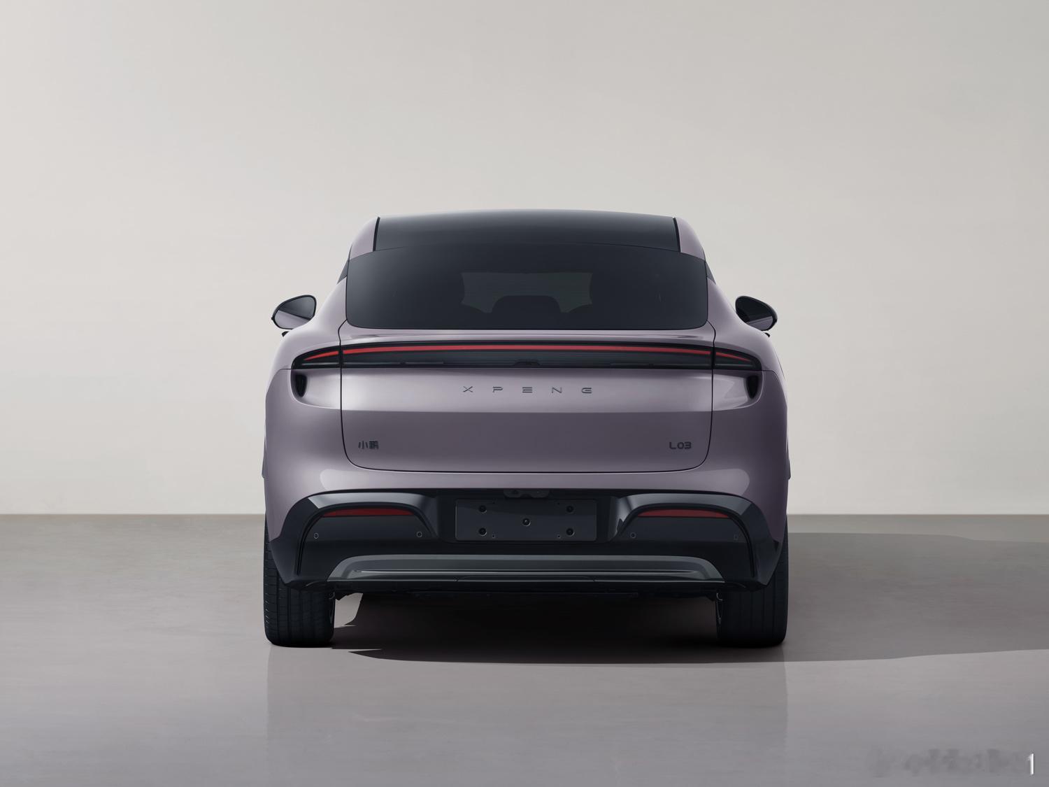 新公告里小鹏还出了一个L03，从头灯就能看出来，它应该就是之前“MonaM03