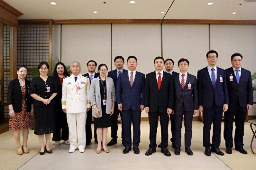 莎拉准备接班，关键时刻中国大使抵达马尼拉，给马科斯指了条明路 菲律宾的政