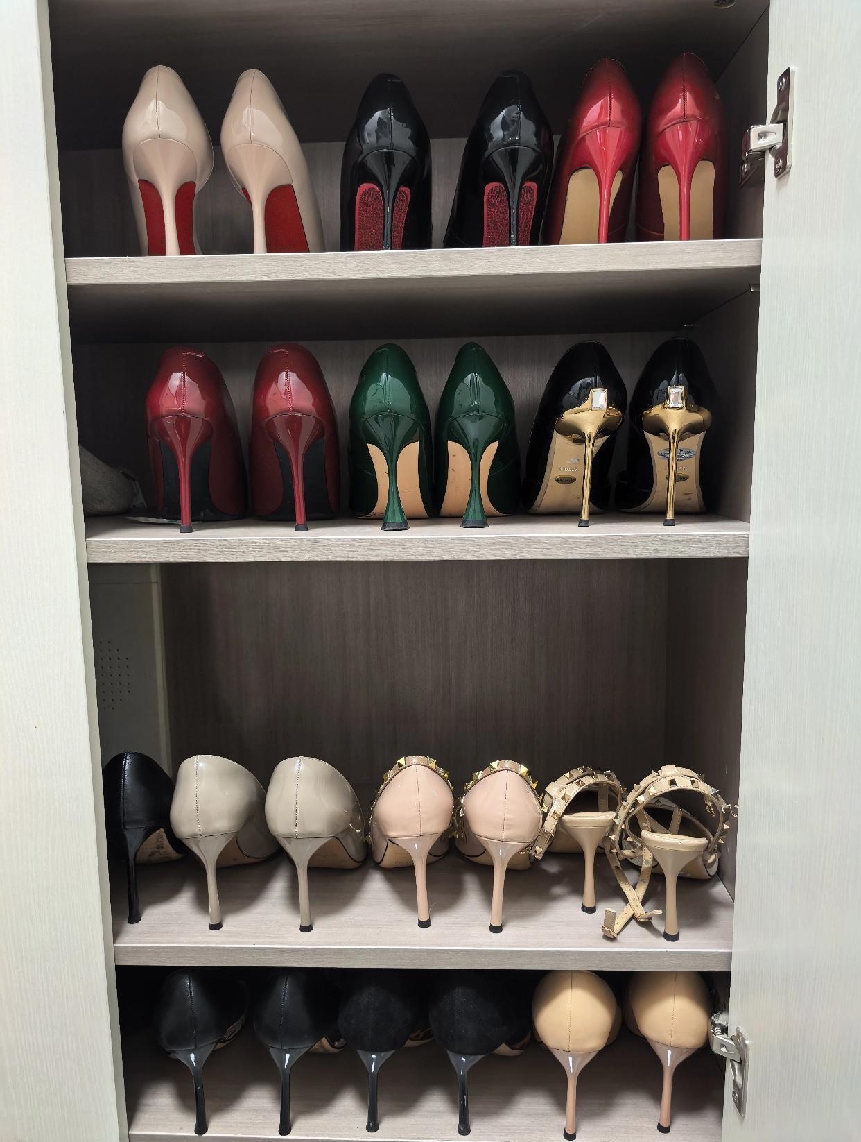 精致鞋柜，高跟鞋的时尚盛宴！👠👠👠